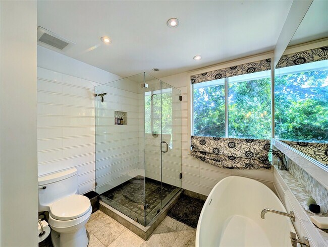 Building Photo - 10 Idalia Ct