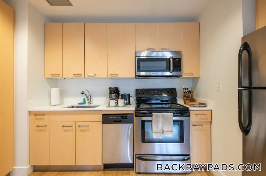 Building Photo - 1085 Boylston St