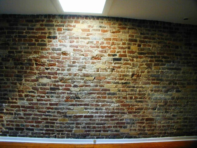 Building Photo - ROWL10N