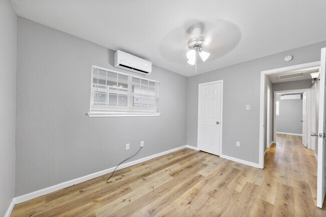 Building Photo - 2106 Hadley St