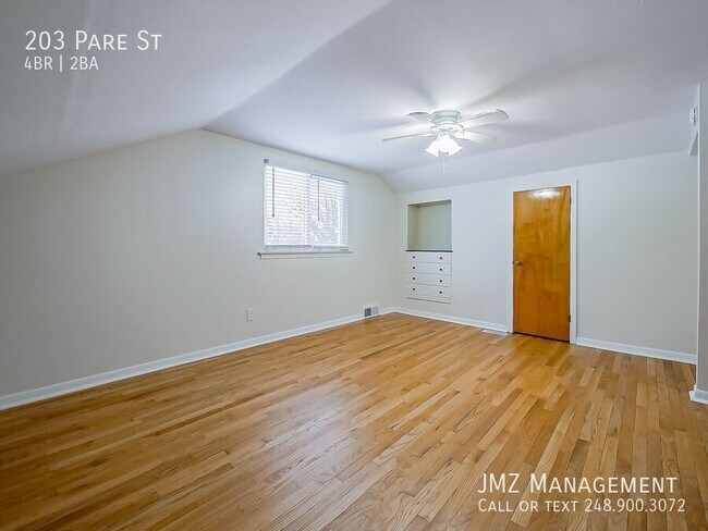 Building Photo - 203 Pare St