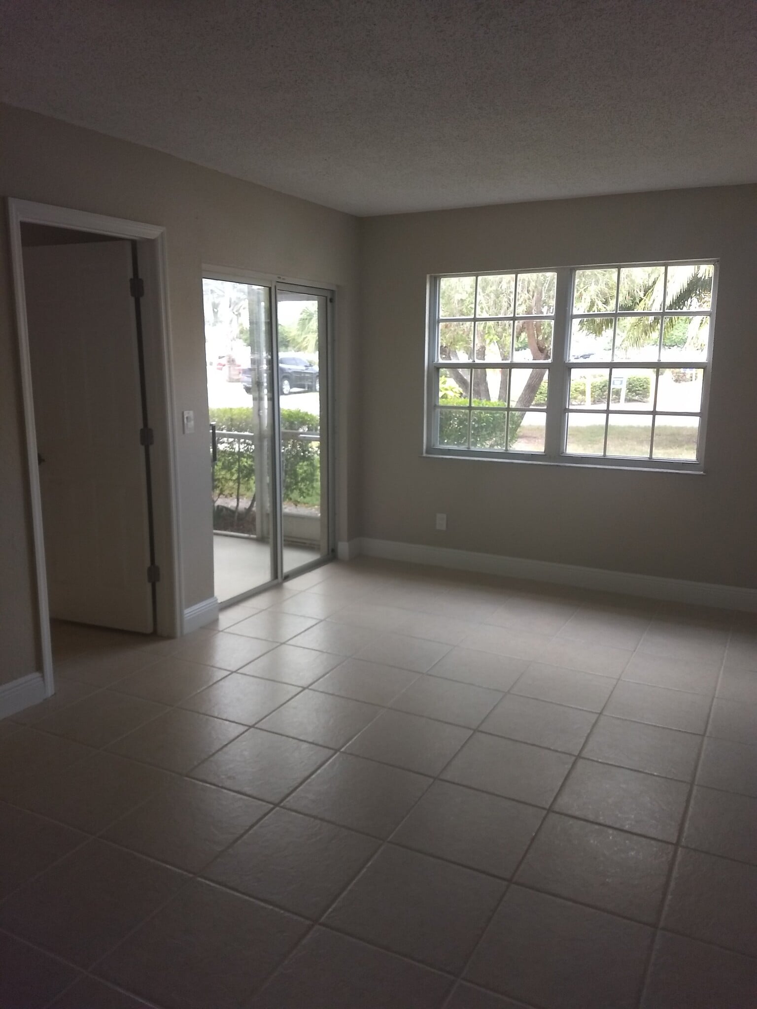 Building Photo - 1503 SE Royal Green Cir