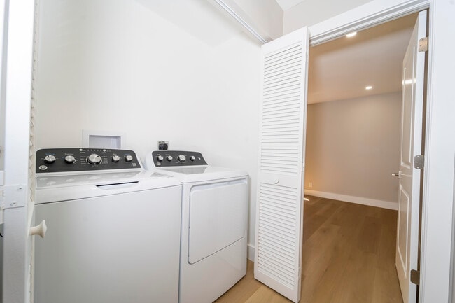 Building Photo - 6185 NW 77th Pl