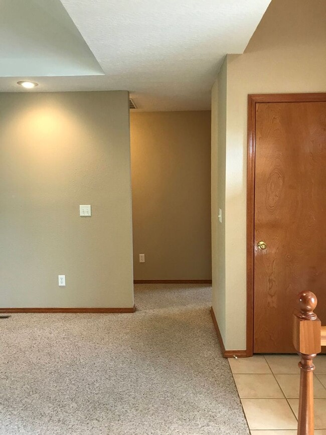 Building Photo - Walkout Basement Home Must See