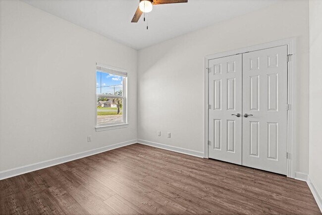 Building Photo - 2811 N Panama Ave