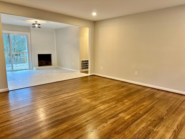 Building Photo - 231 Hillwood Ln