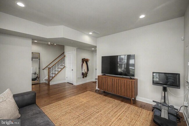 Building Photo - 300 Squire Dr