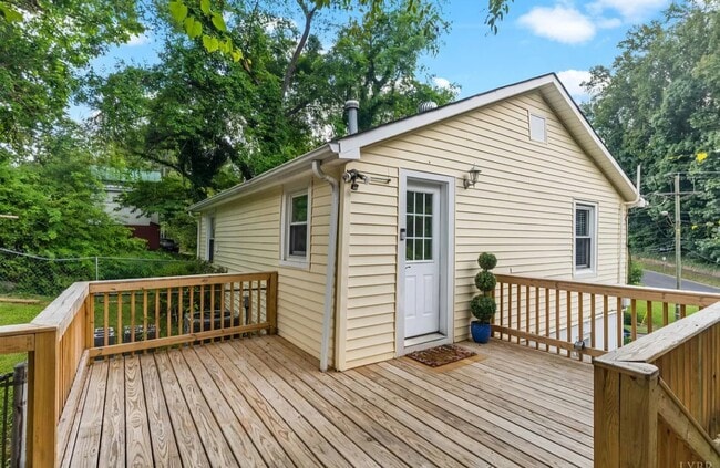 Building Photo - 139 Breckenbridge St