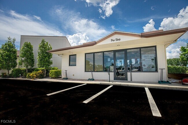 Building Photo - 7402 Lake Breeze Dr