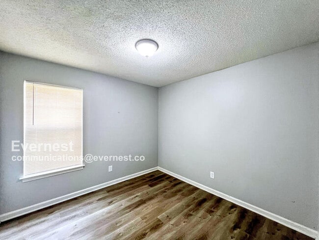 Building Photo - 5883 Garden Walk W