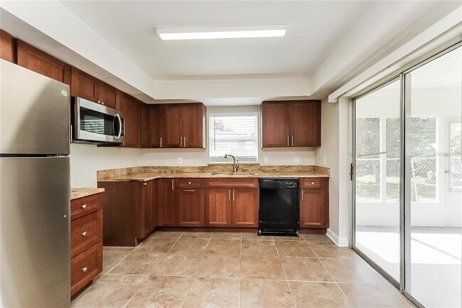 Building Photo - 9135 Richwood Ln