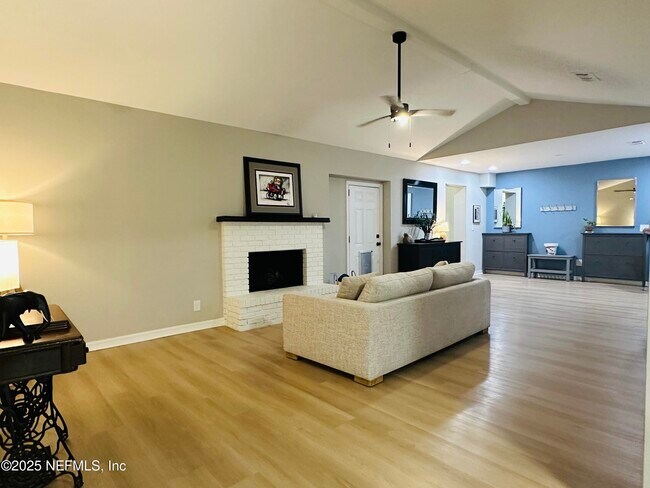 Building Photo - 14066 Inlet Dr