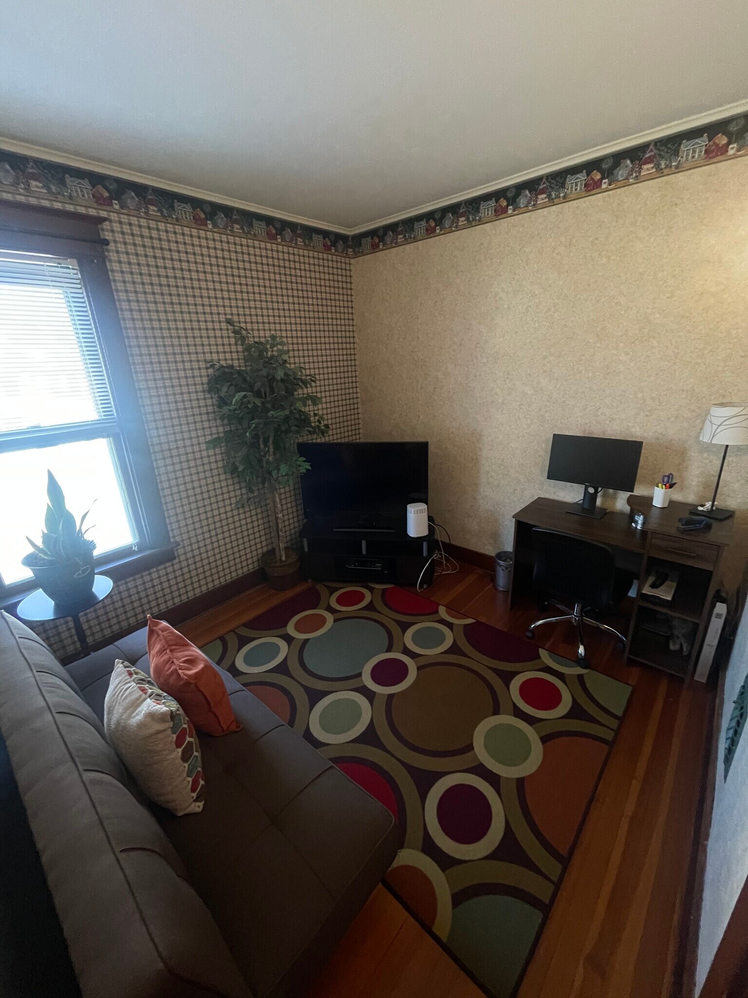 Building Photo - 830 Plymouth Ave