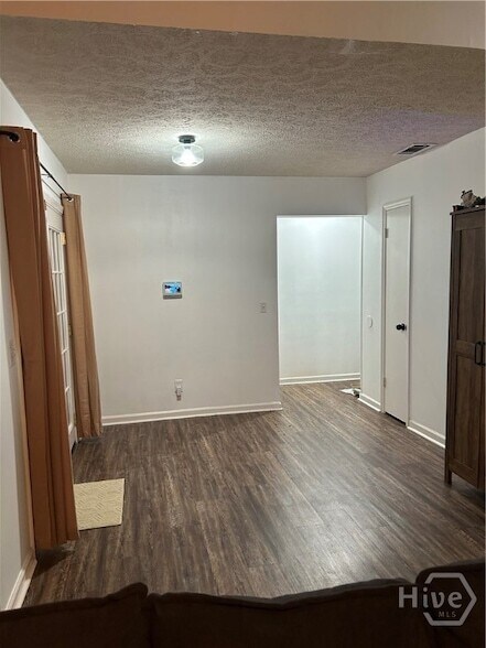 Building Photo - 109 Live Oak Cir