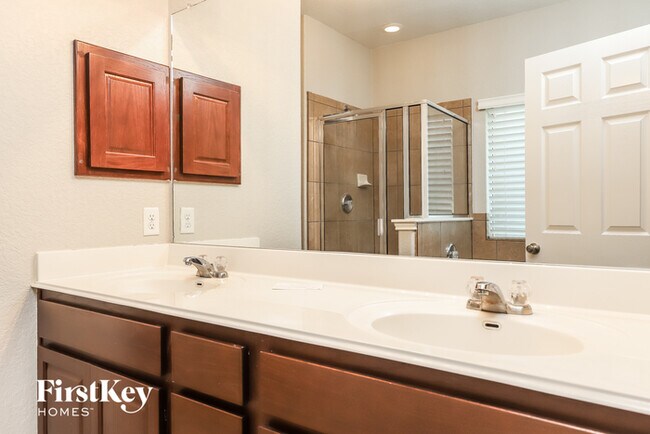 Building Photo - 2204 Oak Valley