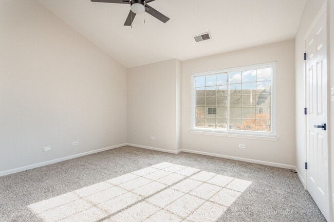 Building Photo - 135 President Ct