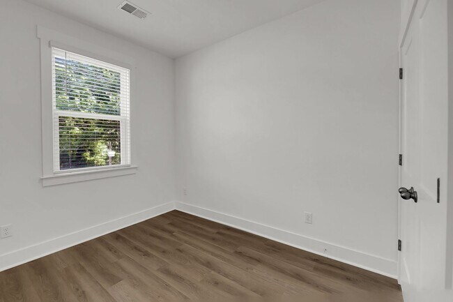 Building Photo - 1549 Evergreen St