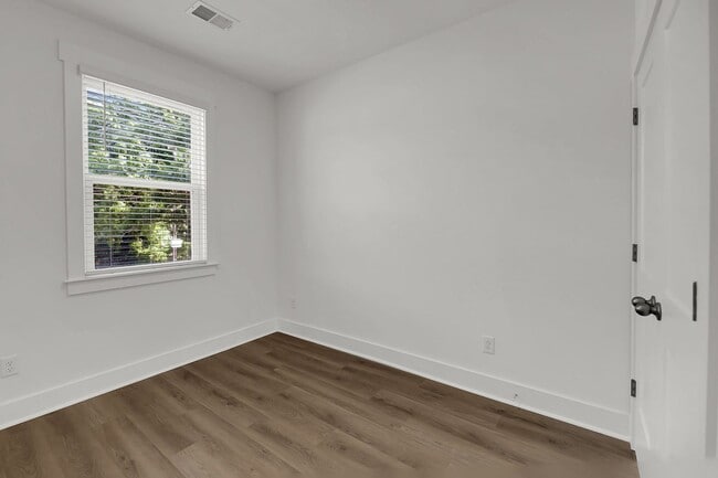 Building Photo - Gorgeous West Ashley Town home!