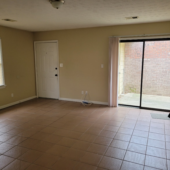 Building Photo - 1625 Riverside Trail NE