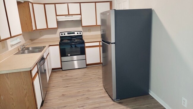 Building Photo - 3 Bedroom Townhouse