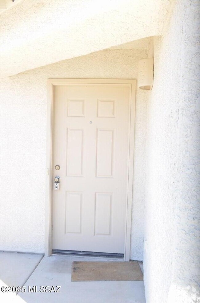 Building Photo - 520 E Cactus Mountain Dr