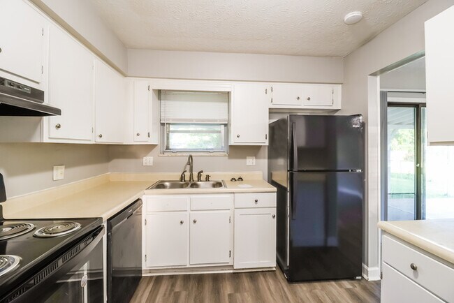 Building Photo - Spacious 4-bedroom Home in Fairfield, OH