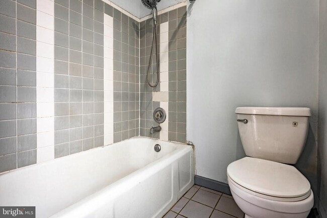 Building Photo - 1327 Snyder Ave