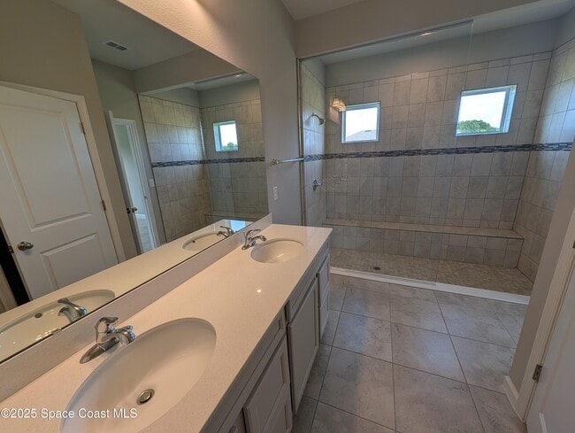 Building Photo - 2273 Landing Dr