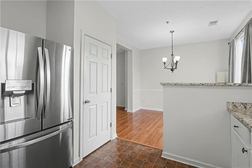 Building Photo - 102 Weatherstone Square Dr