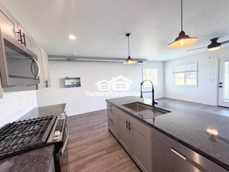 Building Photo - 2103 Willis Ave