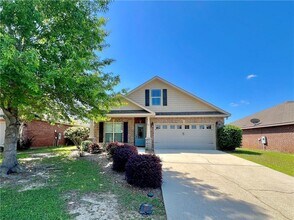 Building Photo - 9923 Summer Woods Cir N