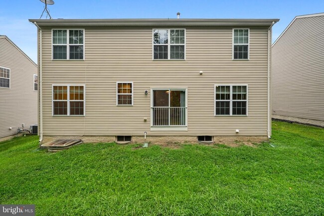 Building Photo - 21375 Lookout Dr