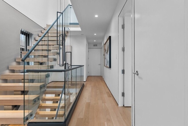 Building Photo - 80 Alpine St