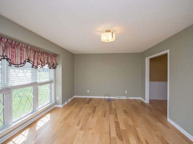 Building Photo - Beautiful Home in Athens City near Buc-ees!