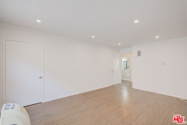 Building Photo - 1643 N Formosa Ave