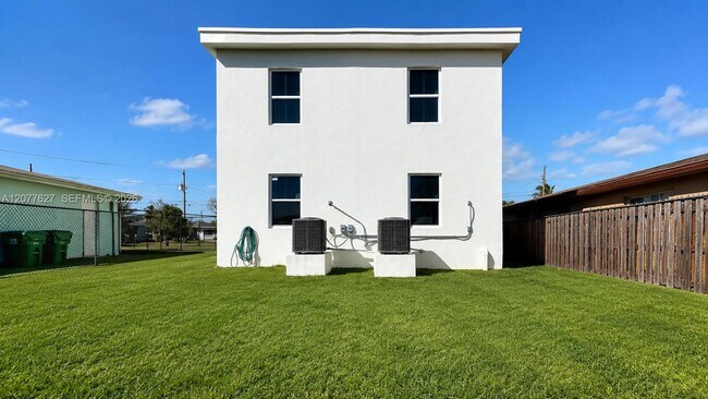 Building Photo - 526 NW 6th St