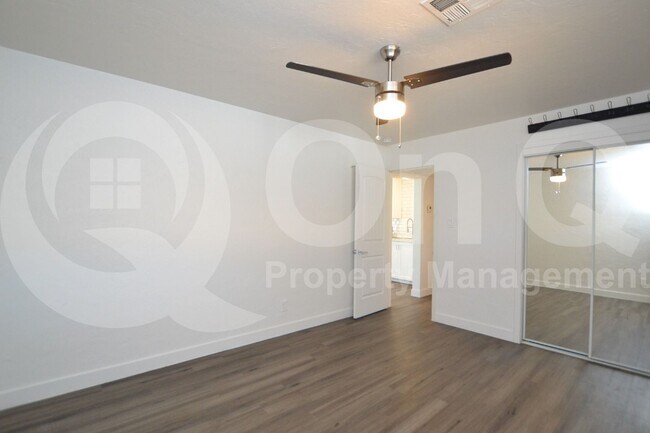 Building Photo - 1202 E Kaler Dr