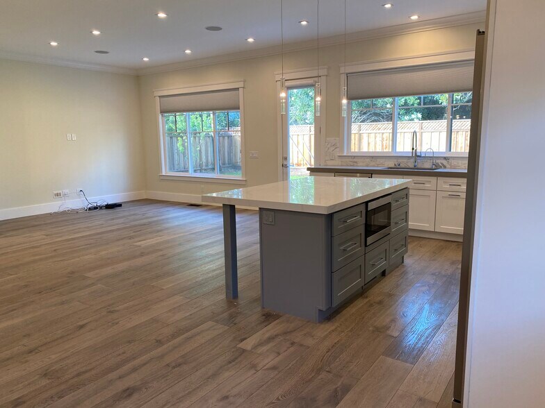Building Photo - 99 Eldora Dr