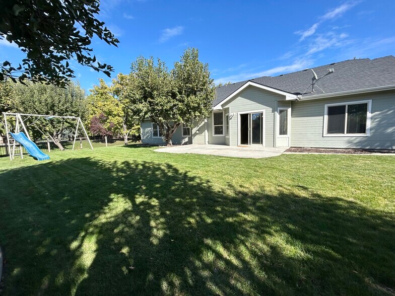 Building Photo - 5535 N Lolo Pass Ave