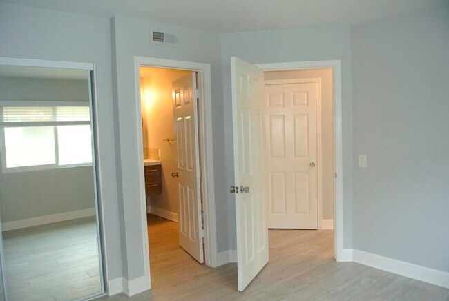 Building Photo - 2Bed/2Bath Condo in Laguna Del Mar Community~ Flying Cloud