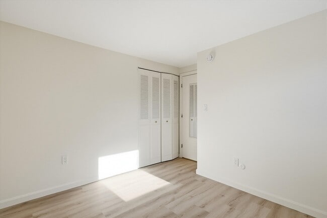 Building Photo - 237 Main St