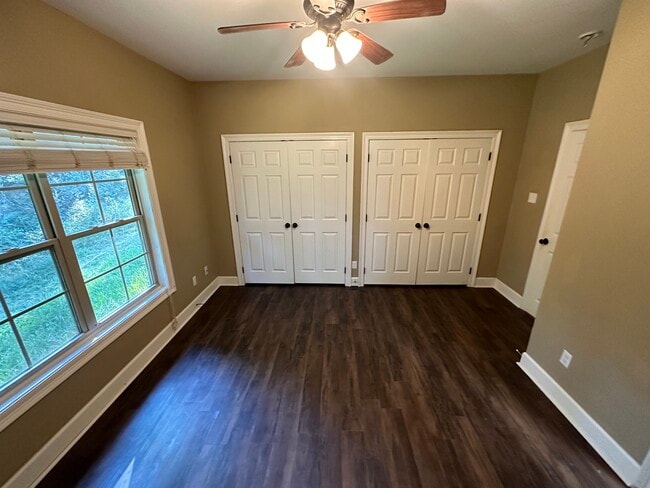 Building Photo - 1411 Caney Ln