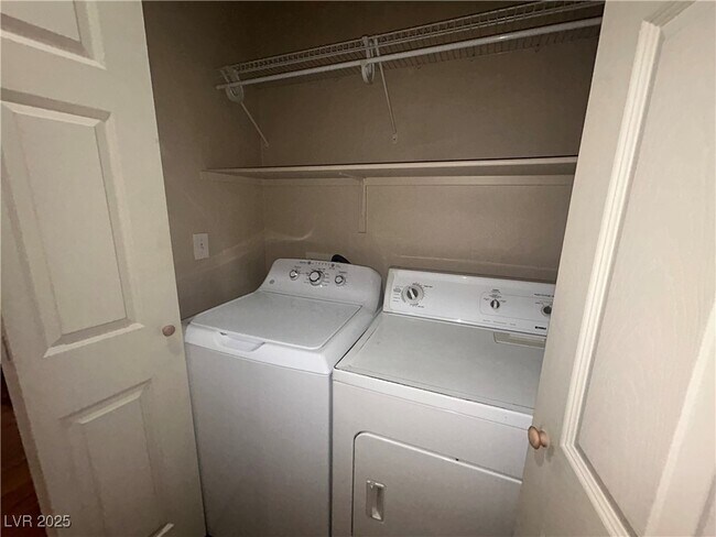 Building Photo - 9527 Crooked Wood Ave