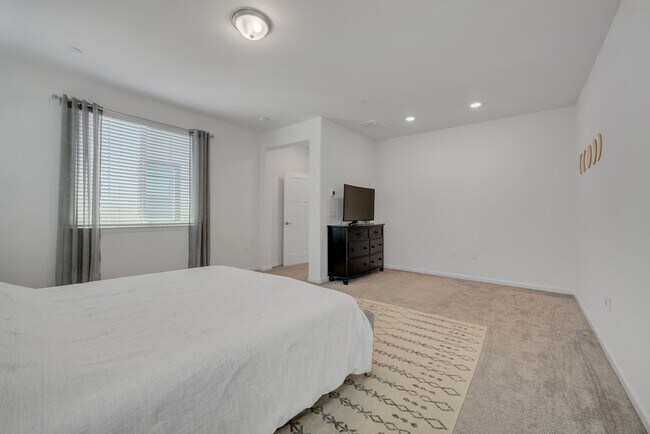 Building Photo - 9310 Mystic Lake Alley