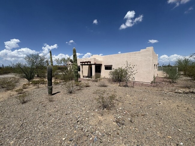 Building Photo - Vail School District Horse property with f...