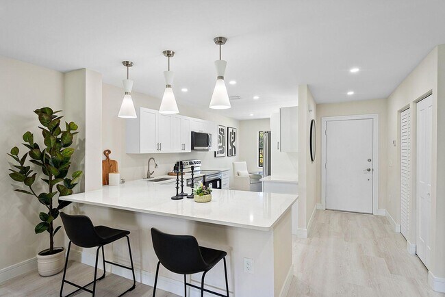 Building Photo - 52 Stratford Ln W