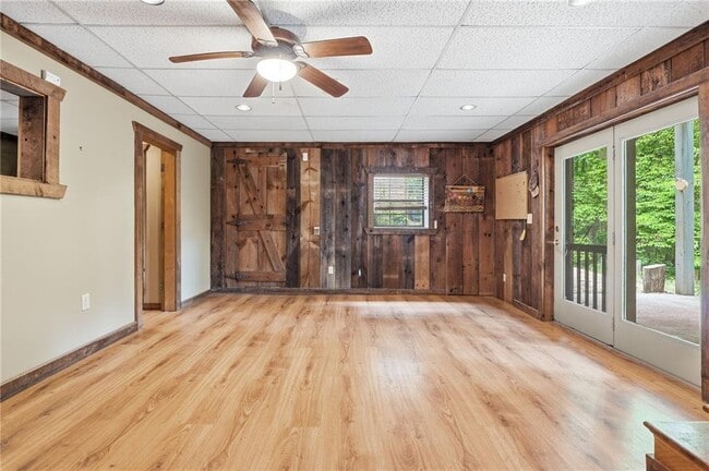 Building Photo - 946 Laurel Cir