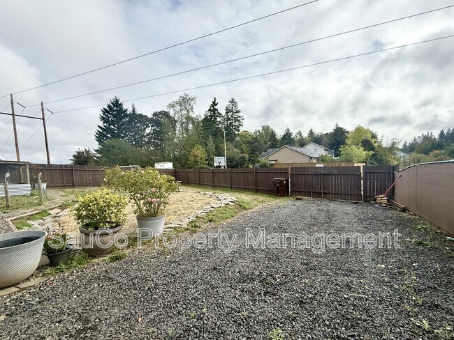 Building Photo - 35166 Helen's Way