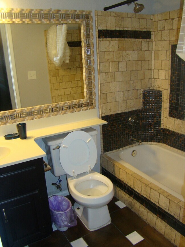 Building Photo - 461 W Holmes Ave