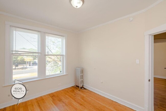 Building Photo - Cicero apartments! 5701-03 W Cermak Rd - 2206-2208 S 57th Ave